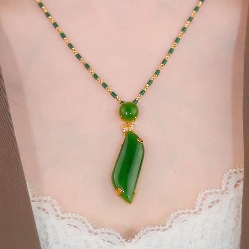 Luxurious And Fashionable Necklaces