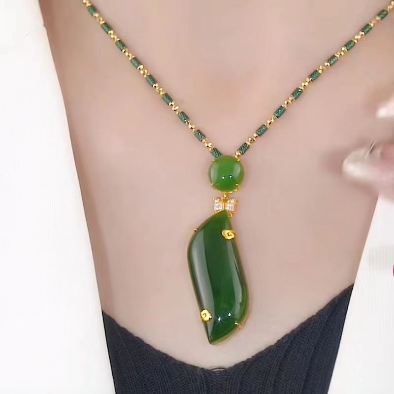 Luxurious And Fashionable Necklaces