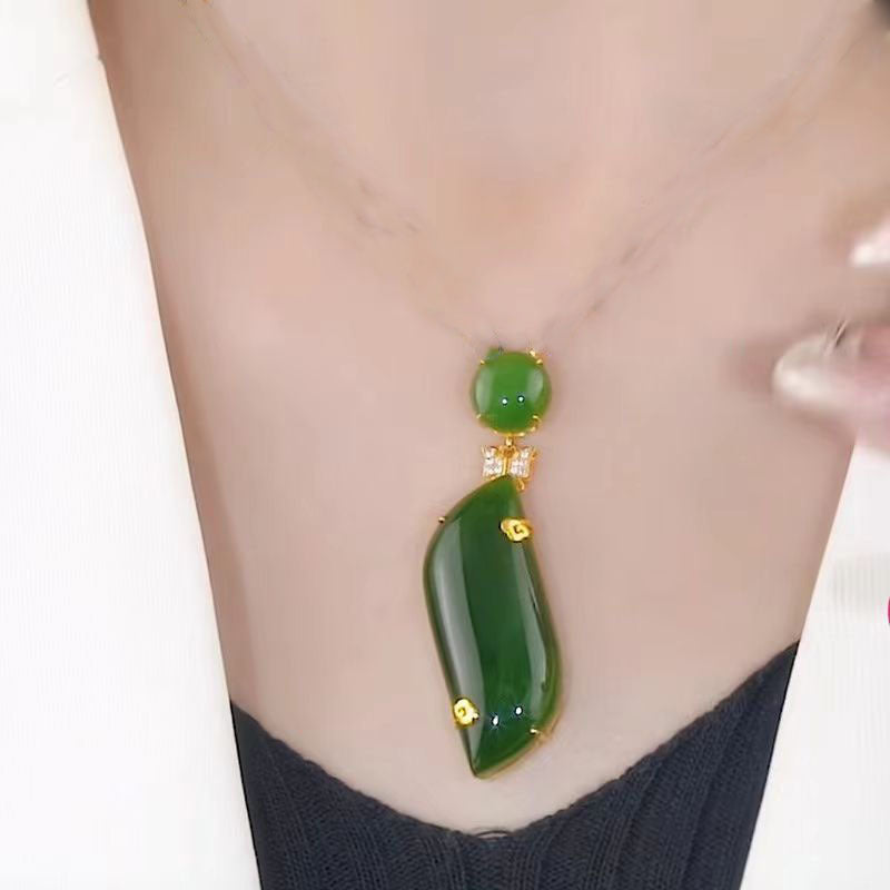 Luxurious And Fashionable Necklaces